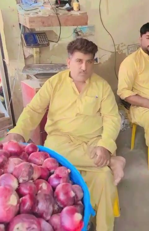 Red onions in bulk at our store